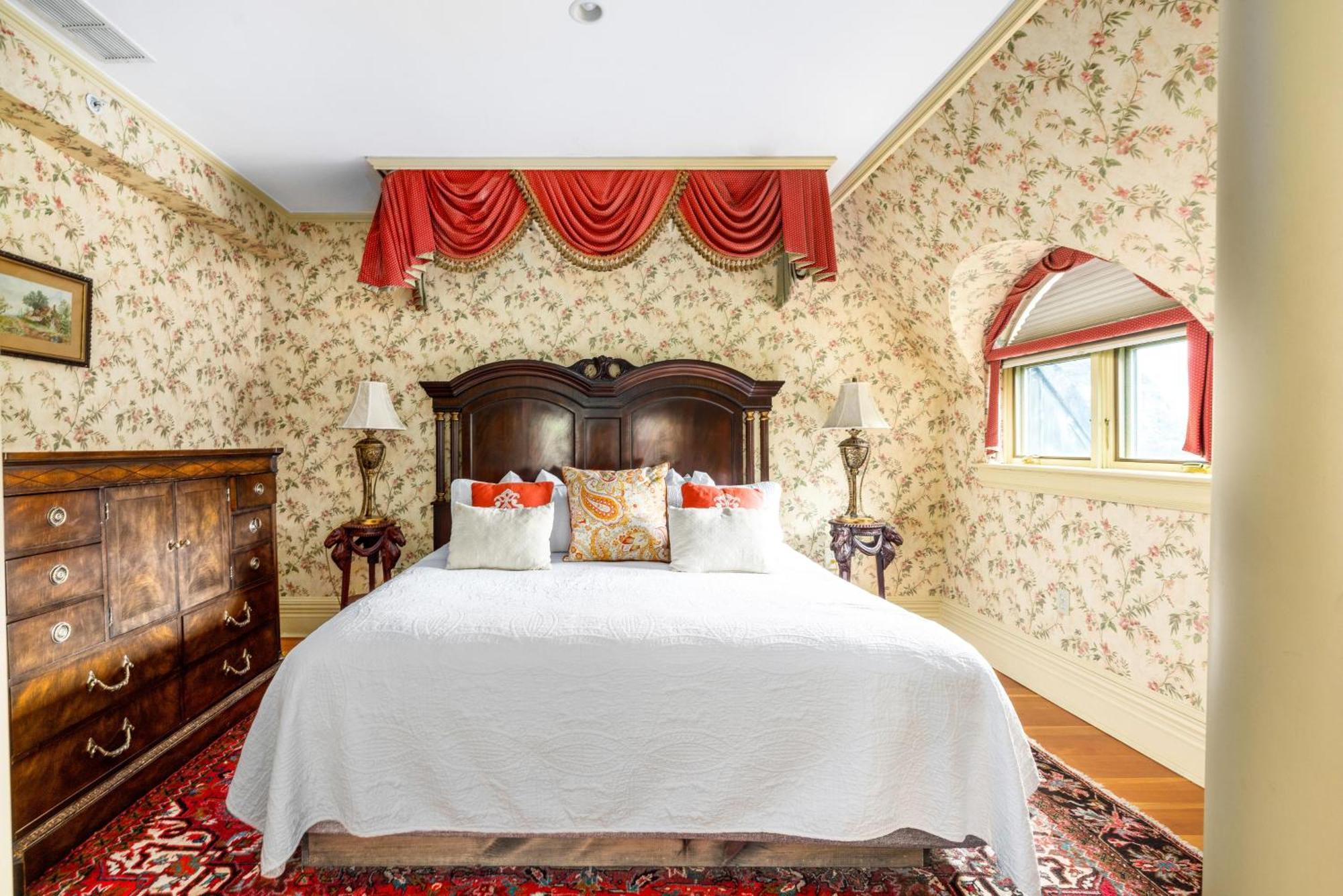The Inn At Erlowest Lake George Buitenkant foto