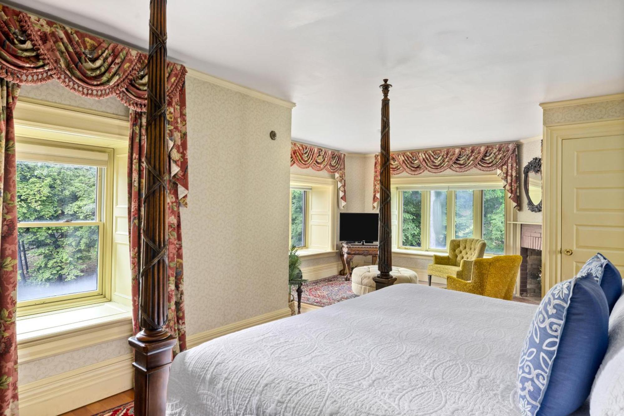 The Inn At Erlowest Lake George Buitenkant foto